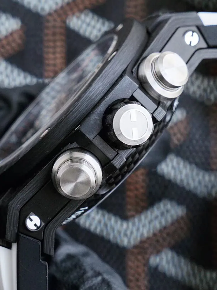 Hublot-Big-Bang-411.QX.1170.RX-Black-Right-Side-View