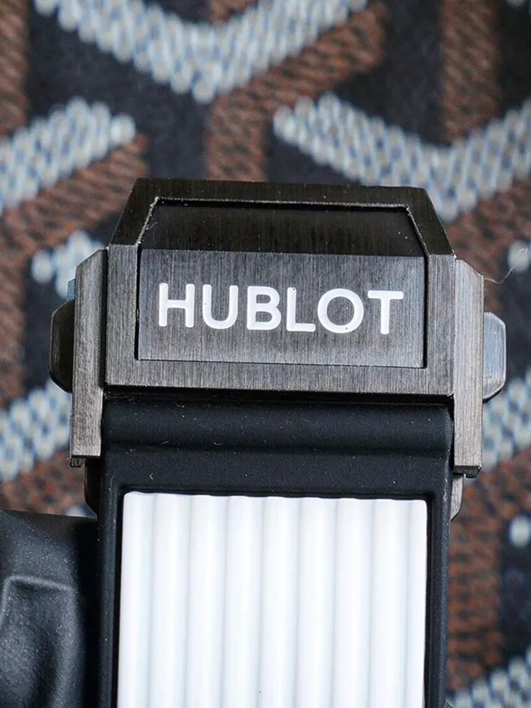 Hublot-Big-Bang-411.QX.1170.RX-Black-Buckle