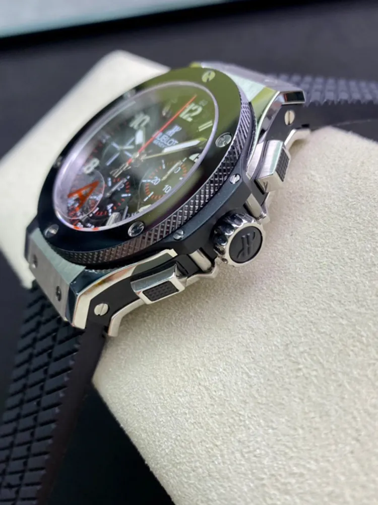 Hublot-Big-Bang-301.SB.131.RX-Black-Right-Side-View