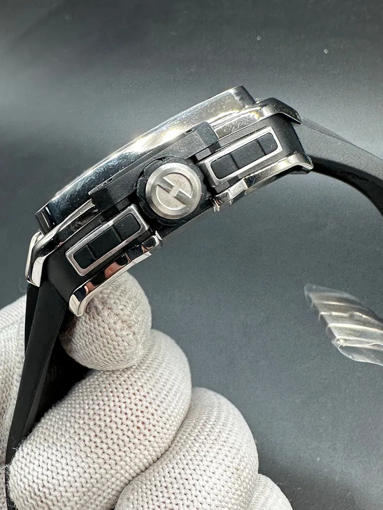Hublot-Square-Bang-821.NX.0170.RX-Black-Right-Side-View