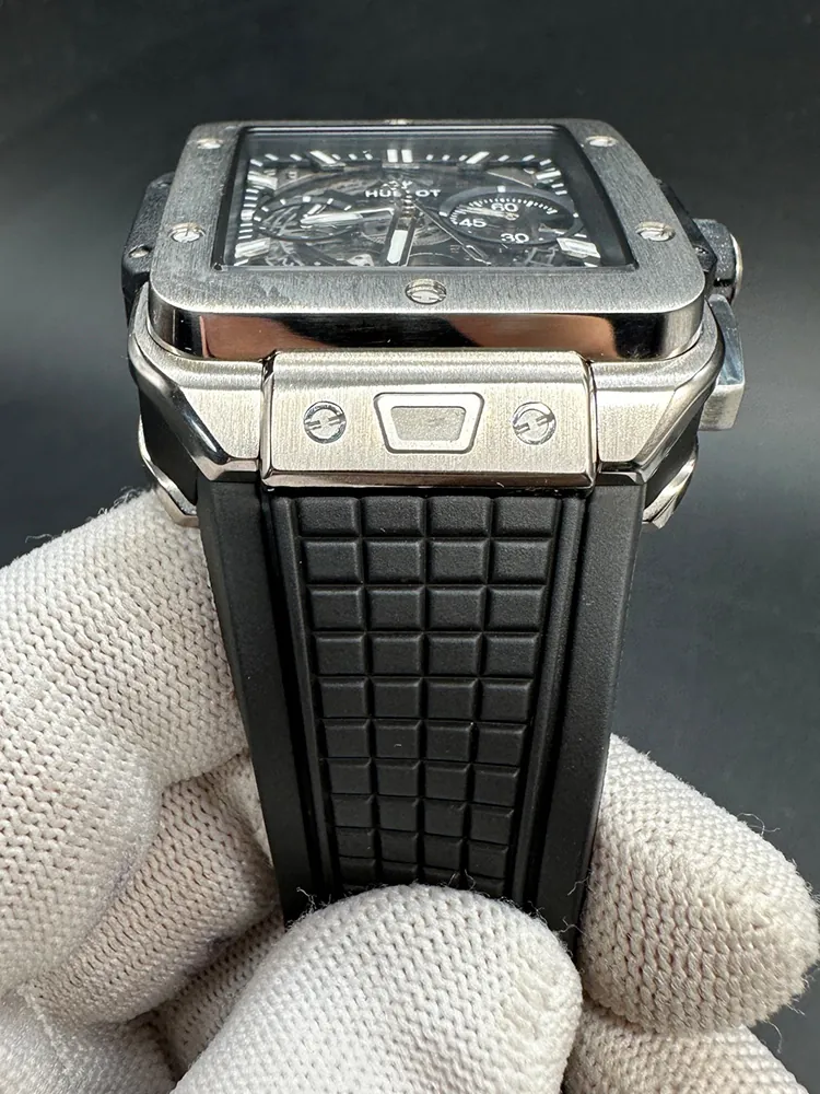 Hublot-Square-Bang-821.NX.0170.RX-Black-Watch-Strap-1