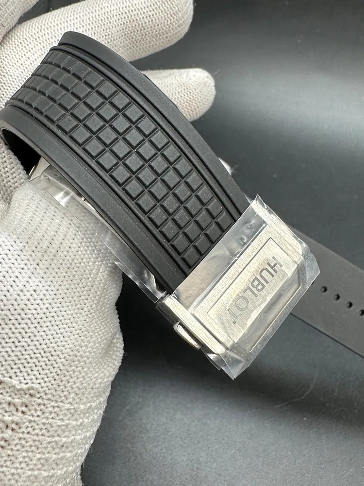 Hublot-Square-Bang-821.NX.0170.RX-Black-Buckle