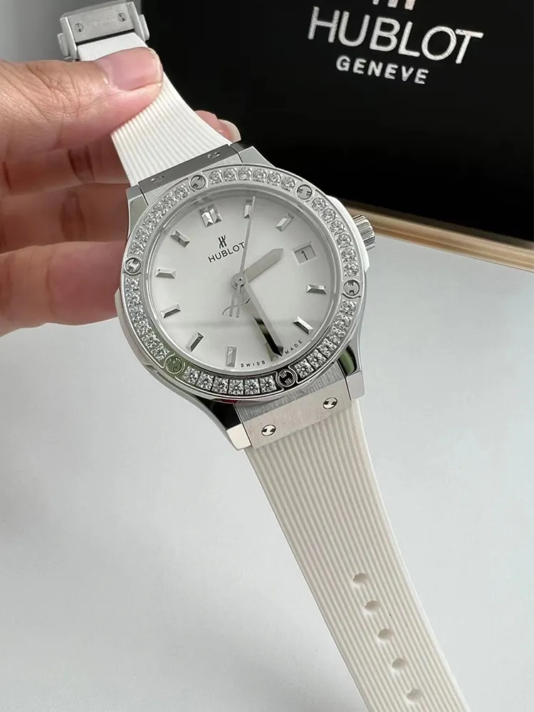 Hublot-Classic-Fusion-581.NE.2010.RW.1204-White-Front-View-2