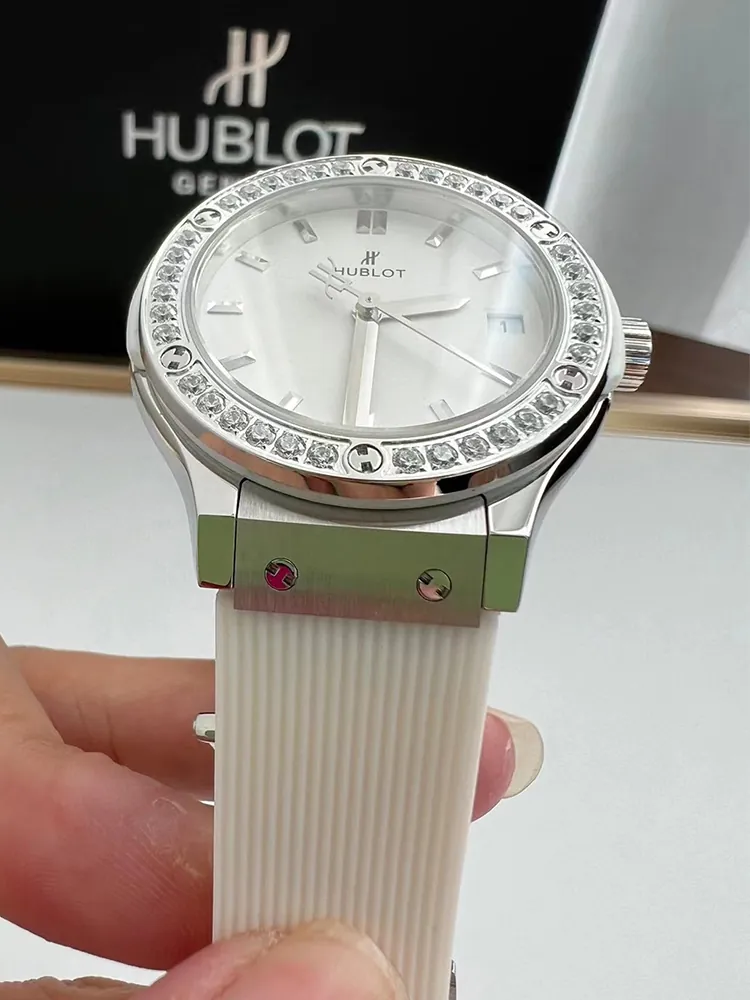 Hublot-Classic-Fusion-581.NE.2010.RW.1204-White-Dial-Detail-1