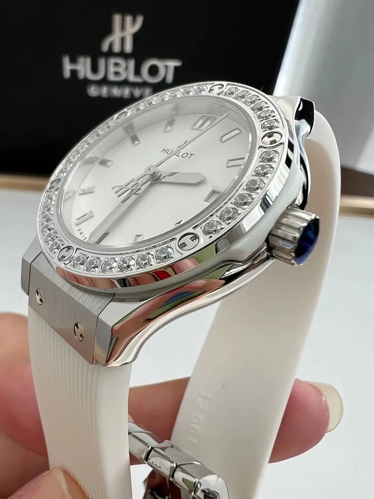 Hublot-Classic-Fusion-581.NE.2010.RW.1204-White-Right-Side-View-1