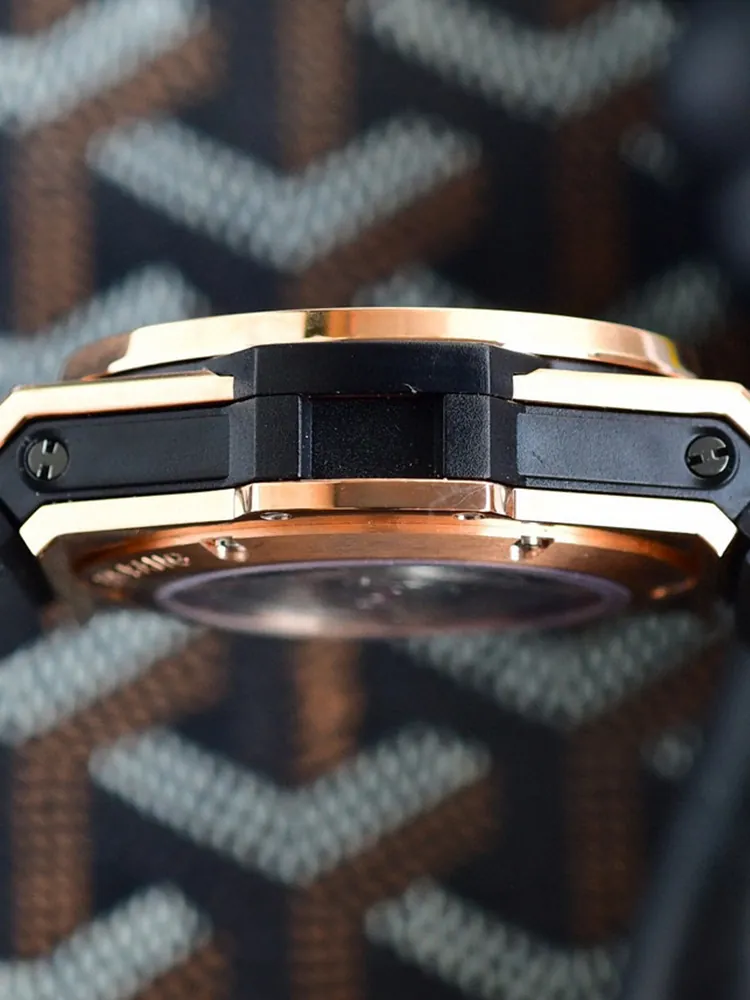 Hublot-Big-Bang-465.OX.1180.RX.0904-Black-Left-Side-View