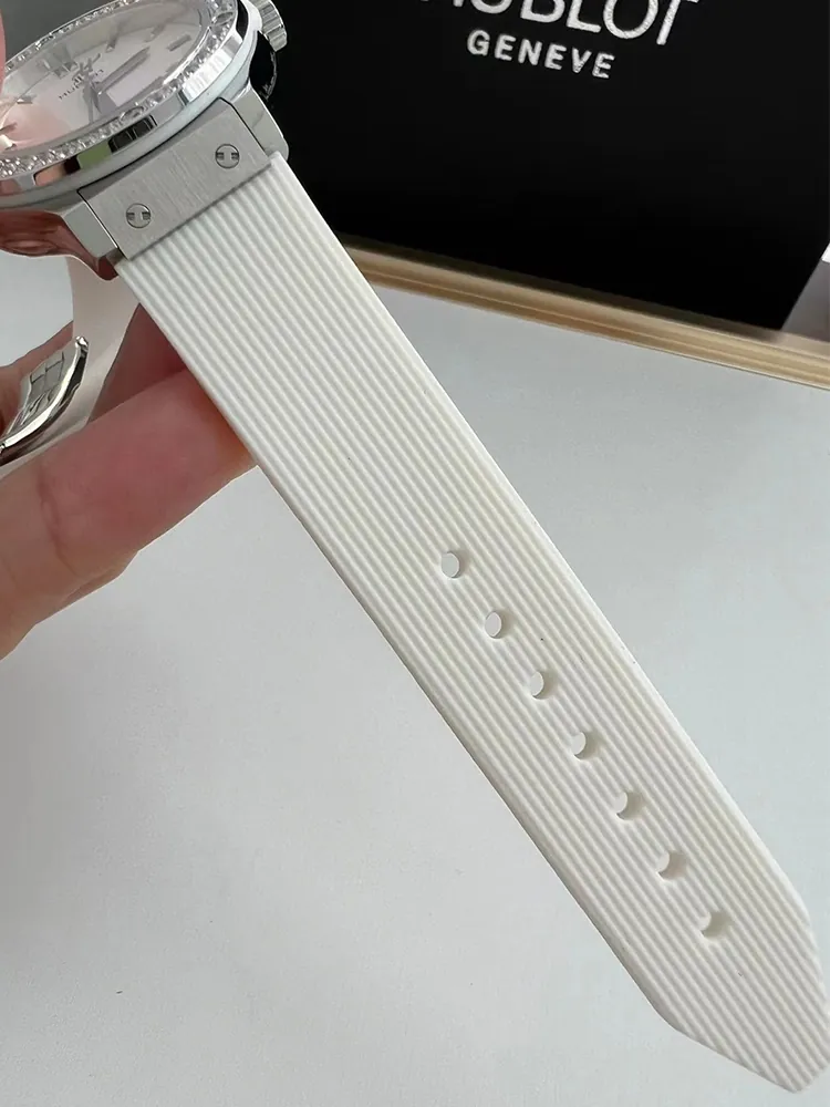 Hublot-Classic-Fusion-581.NE.2010.RW.1204-White-Watch-Strap