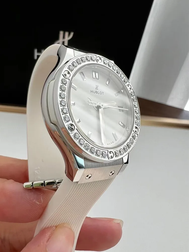 Hublot-Classic-Fusion-581.NE.2010.RW.1204-White-Left-Side-View