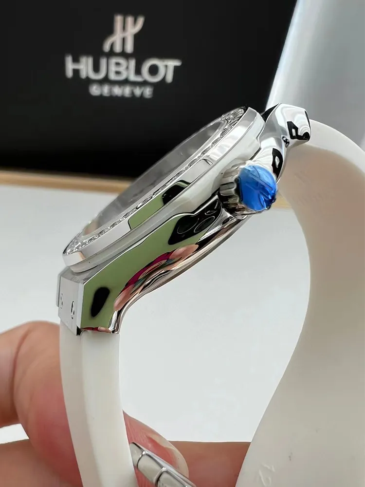 Hublot-Classic-Fusion-581.NE.2010.RW.1204-White-Right-Side-View-2