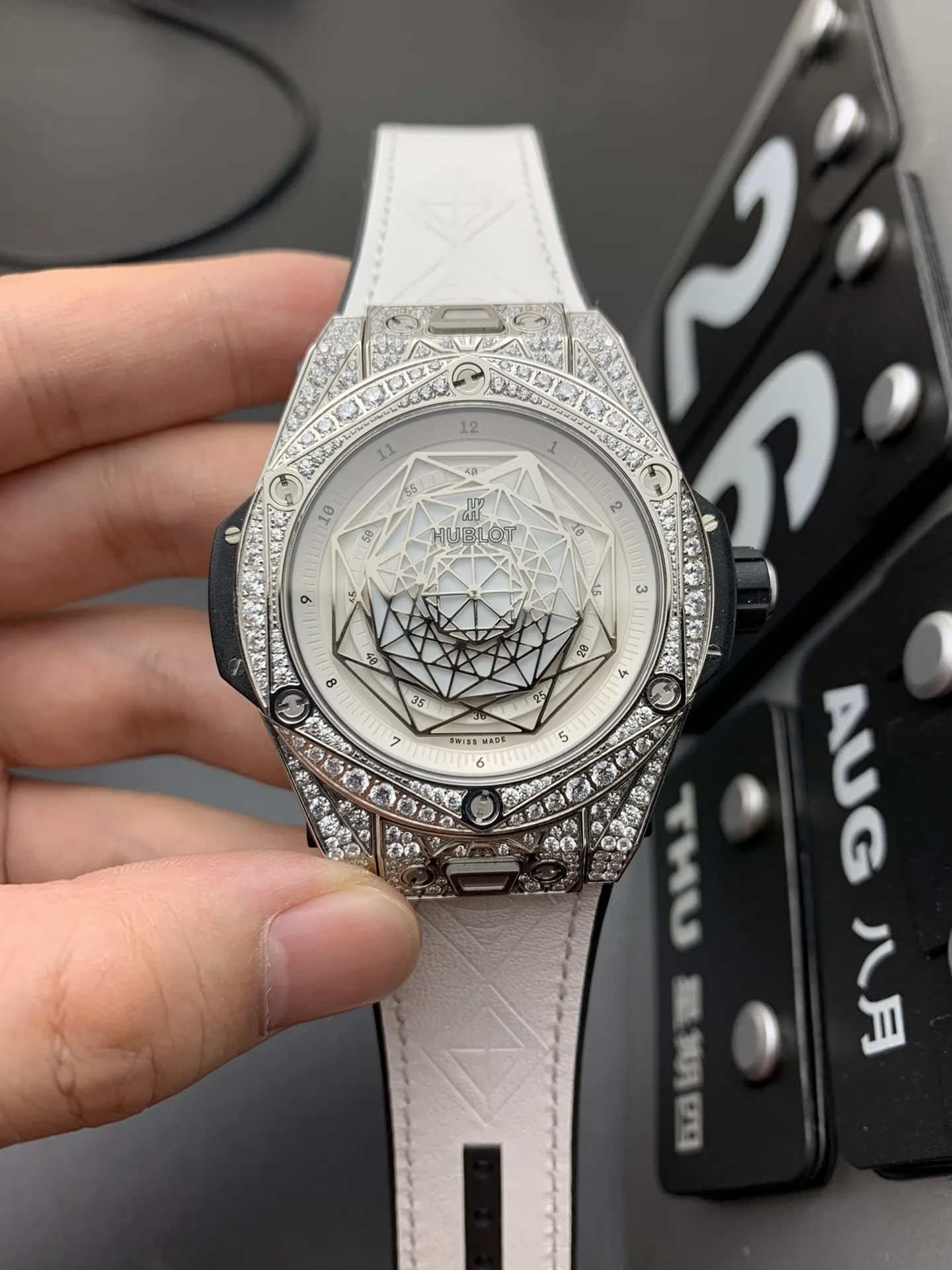 Hublot-Big-Bang-415.NX.2027.VR.1704.MXM18-White-Front-View-1