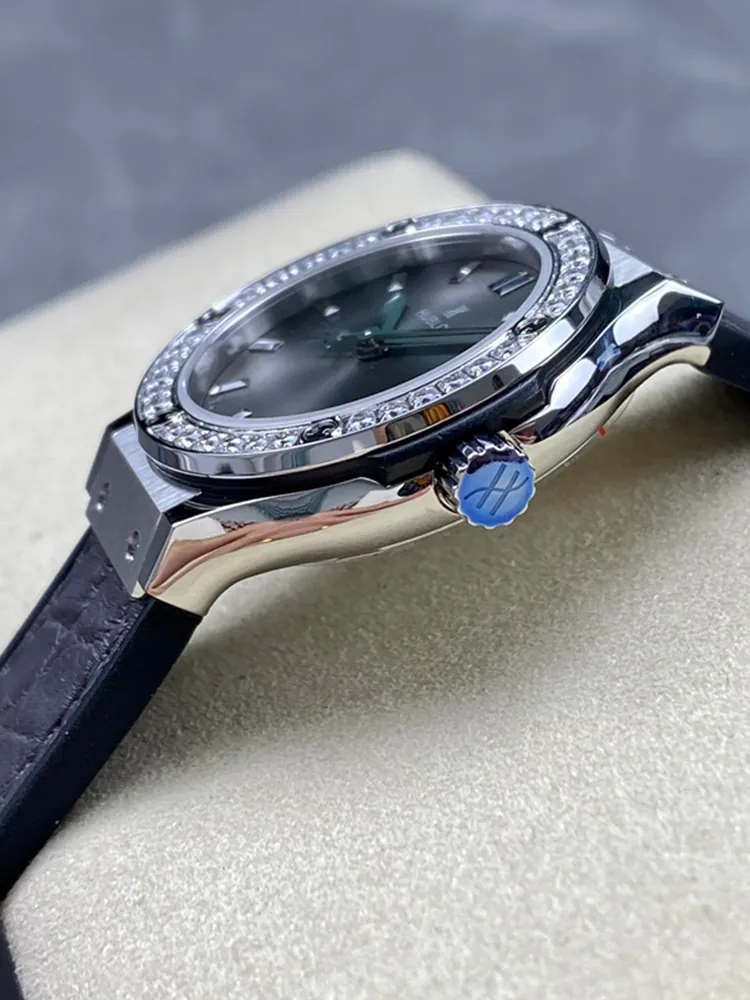 Hublot-Classic-Fusion-581.NX.7071.LR.1104-Grey-Right-Side-View