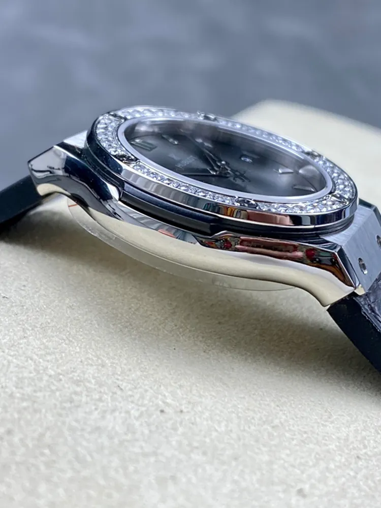 Hublot-Classic-Fusion-581.NX.7071.LR.1104-Grey-Left-Side-View