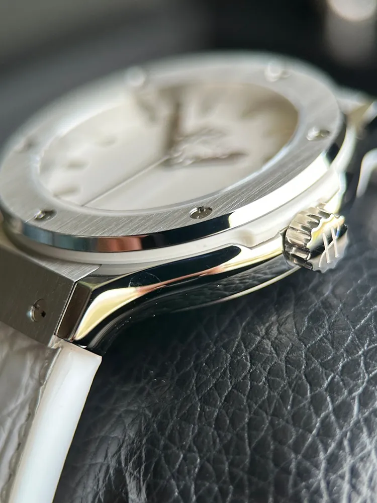 Hublot-Classic-Fusion-581.NX.2611.RX-White-Right-Side-View