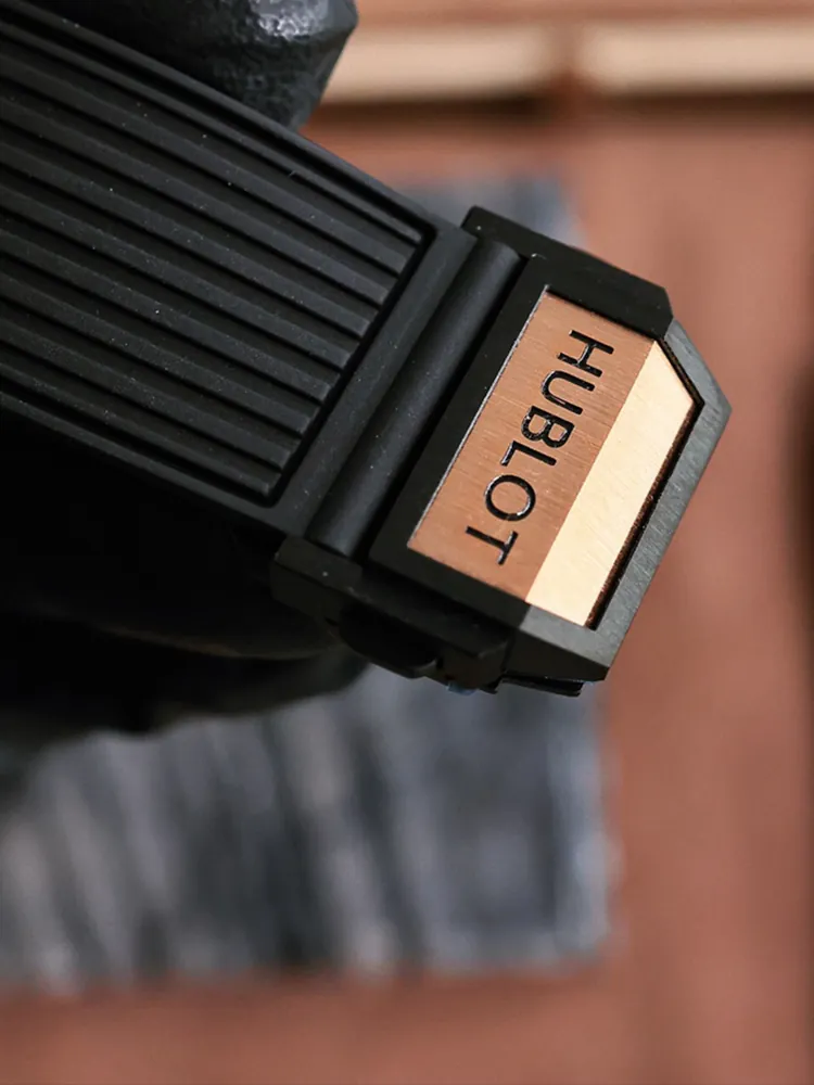 Hublot-Big-Bang-421.OX.1180.RX.0904-Black-Buckle