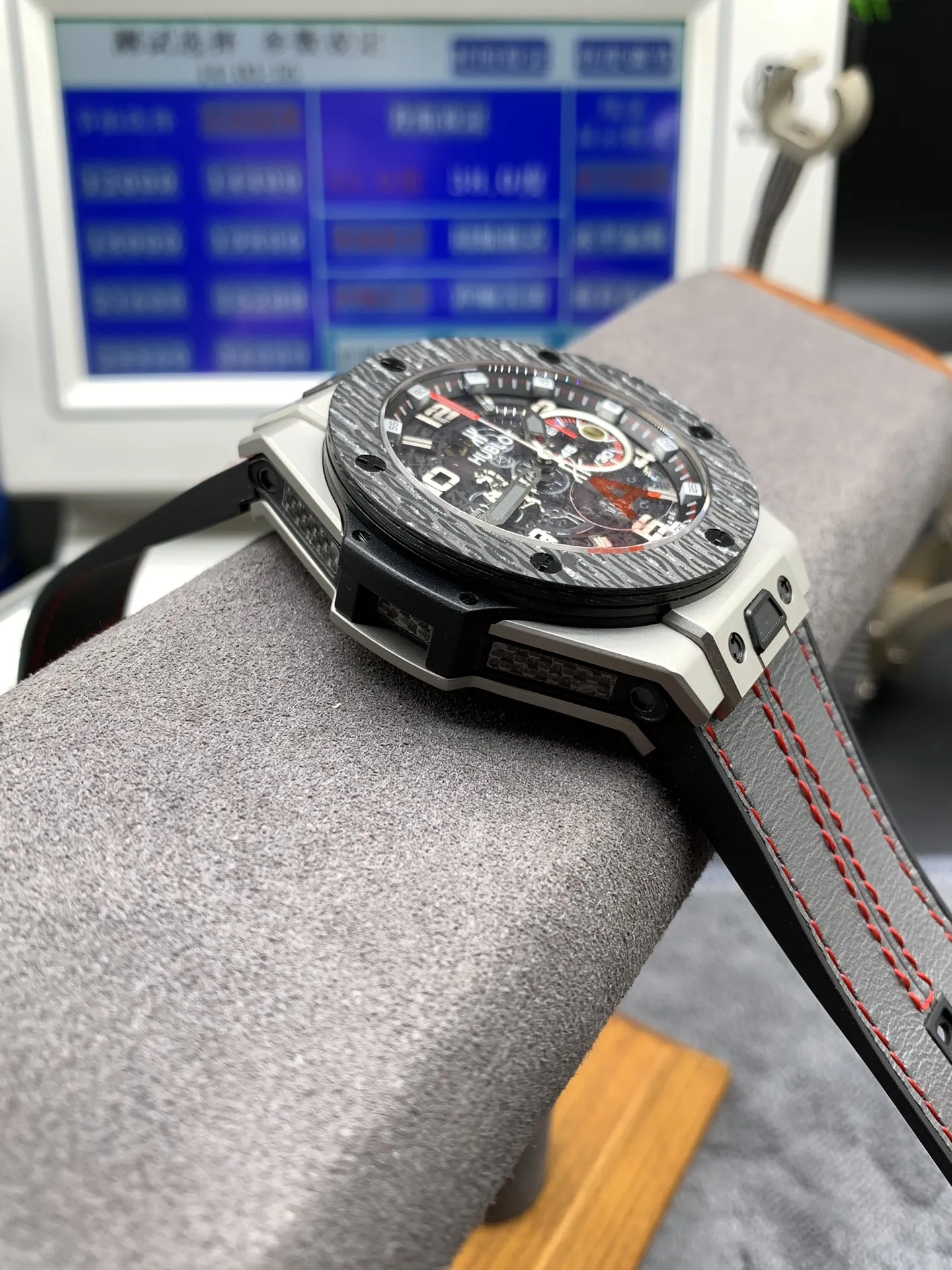Hublot-Big-Bang-401.NJ.0123.VR-Black-Left-Side-View