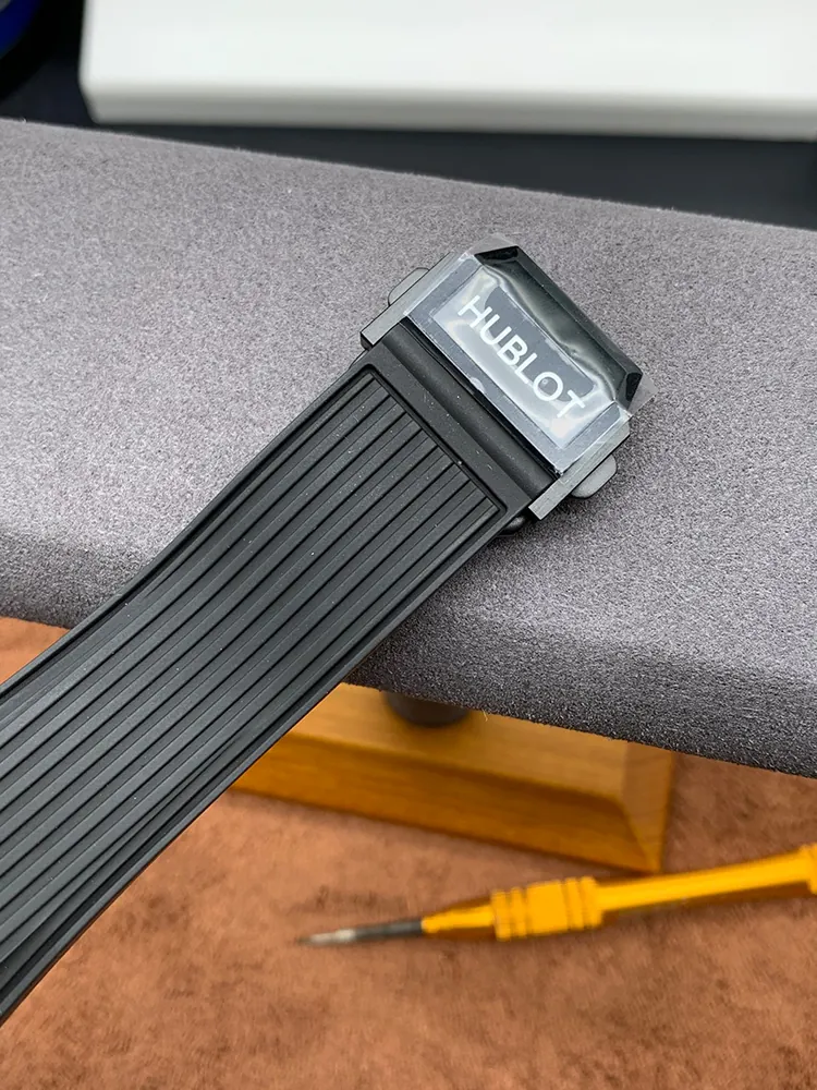 Hublot-Big-Bang-411.QX.1170.RX-Black-Black-Watch-Strap