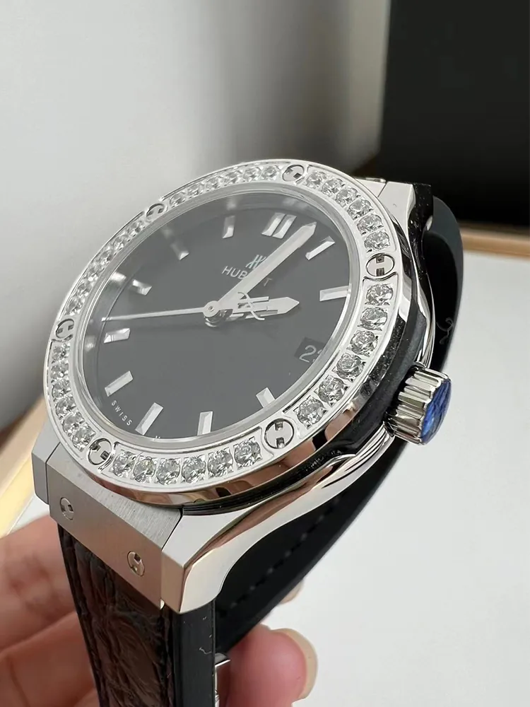 Hublot-Classic-Fusion-581.NX.1470.LR.1104-Black-Right-Side-View-1