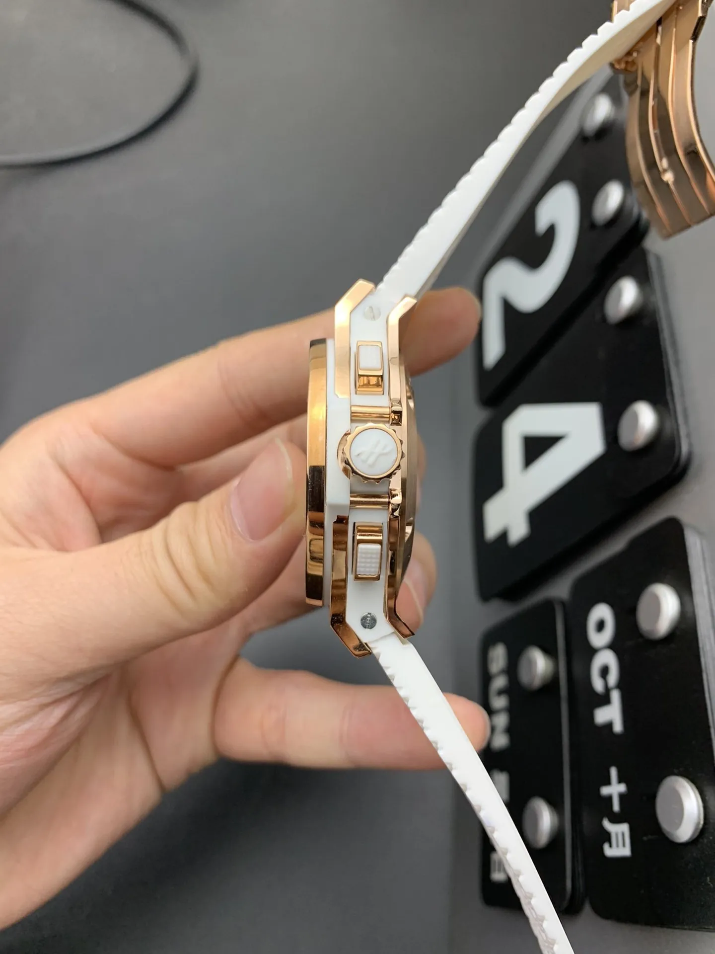 Hublot-Big-Bang-301.PE.230.RW-White-Right-Side-View