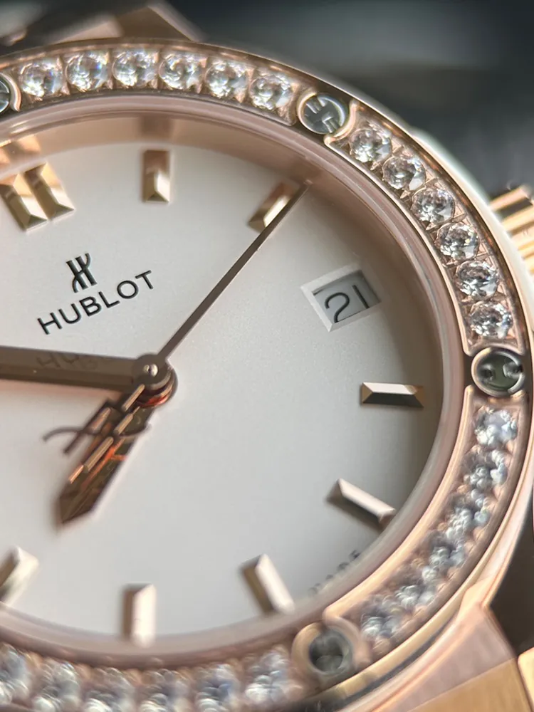 Hublot-Classic-Fusion-581.OE.2080.LR.1204-White-Dial-Detail-1