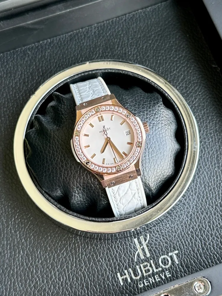 Hublot-Classic-Fusion-581.OE.2080.LR.1204-White-Display-Image