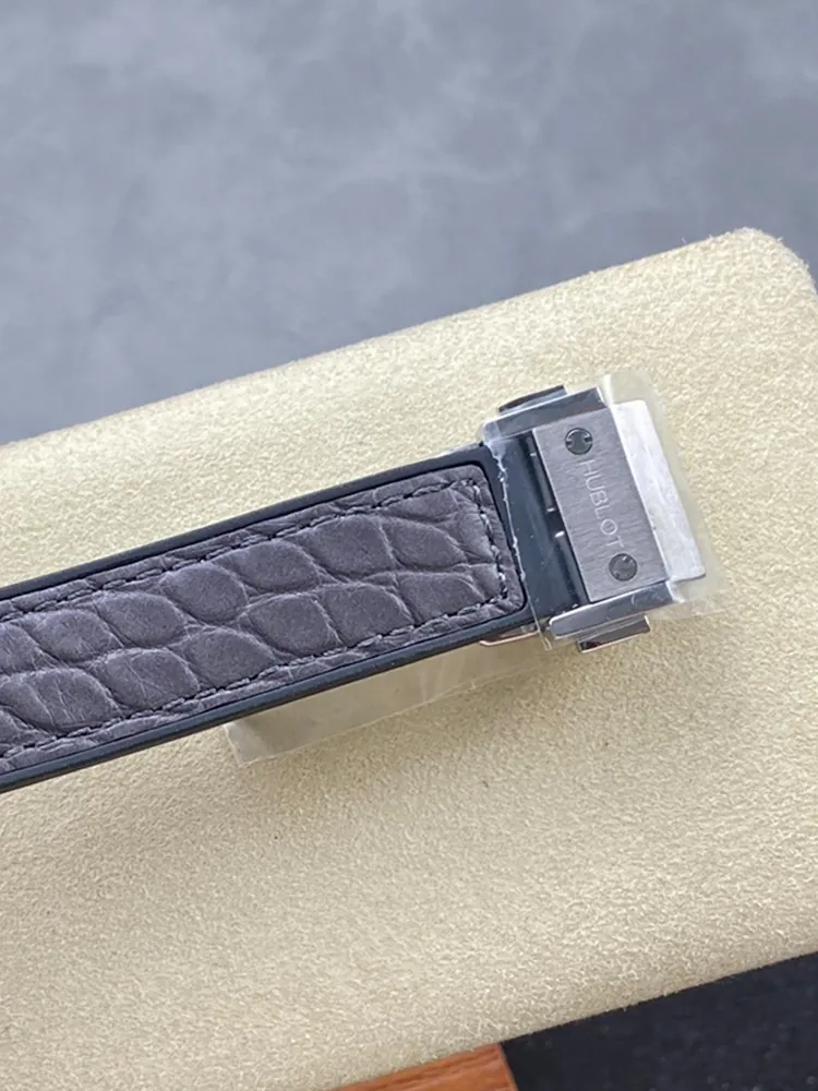 Hublot-Classic-Fusion-581.NX.7071.LR.1104-Grey-Buckle