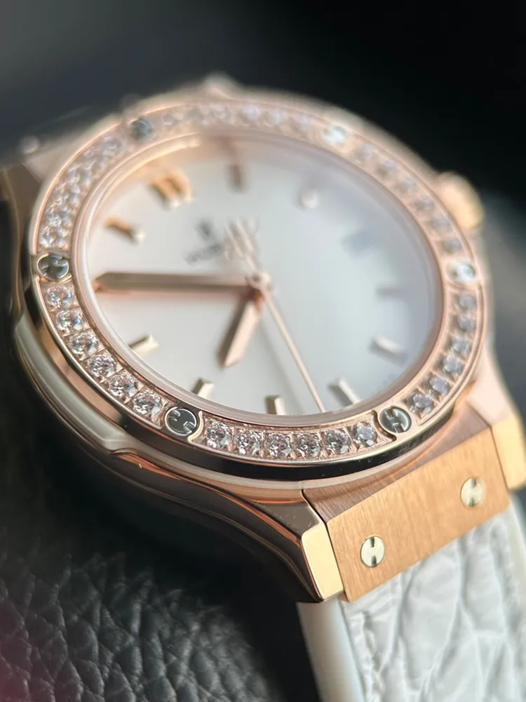 Hublot-Classic-Fusion-581.OE.2080.LR.1204-White-Detail-Images