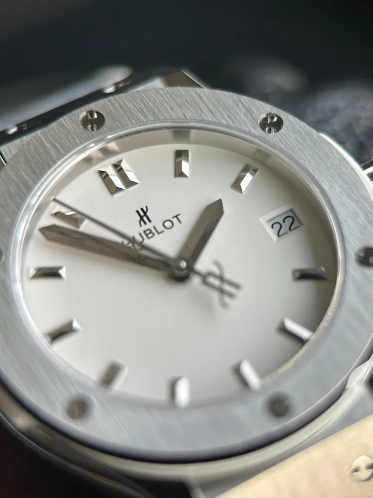 Hublot-Classic-Fusion-581.NX.2611.RX-White-Dial-Detail-2