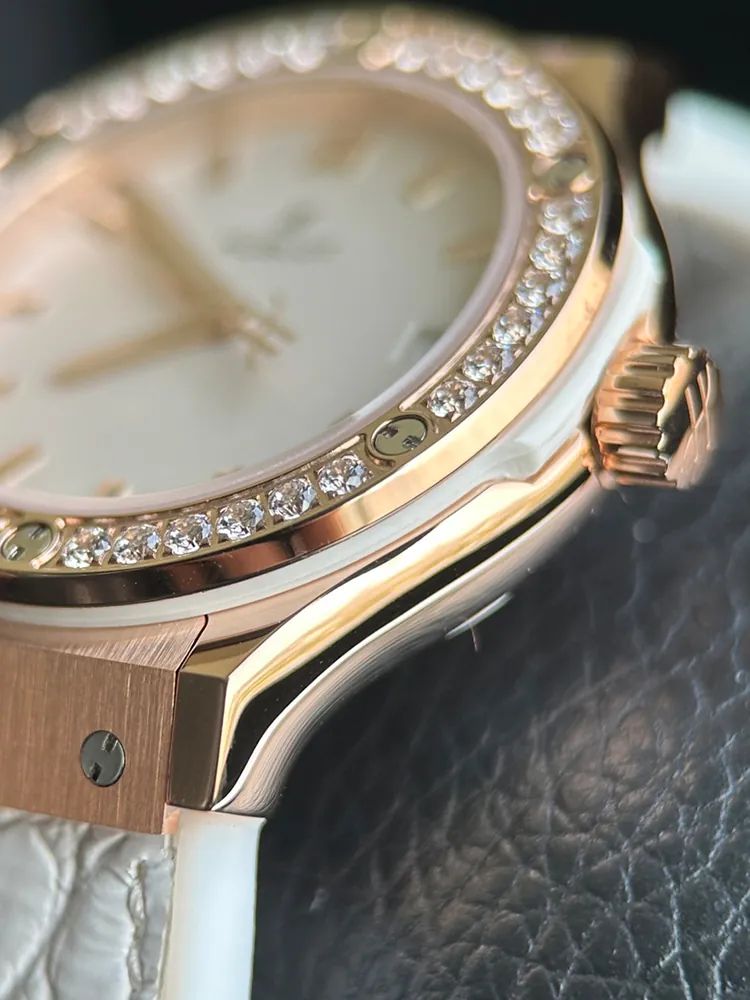 Hublot-Classic-Fusion-581.OE.2080.LR.1204-White-Right-Side-View