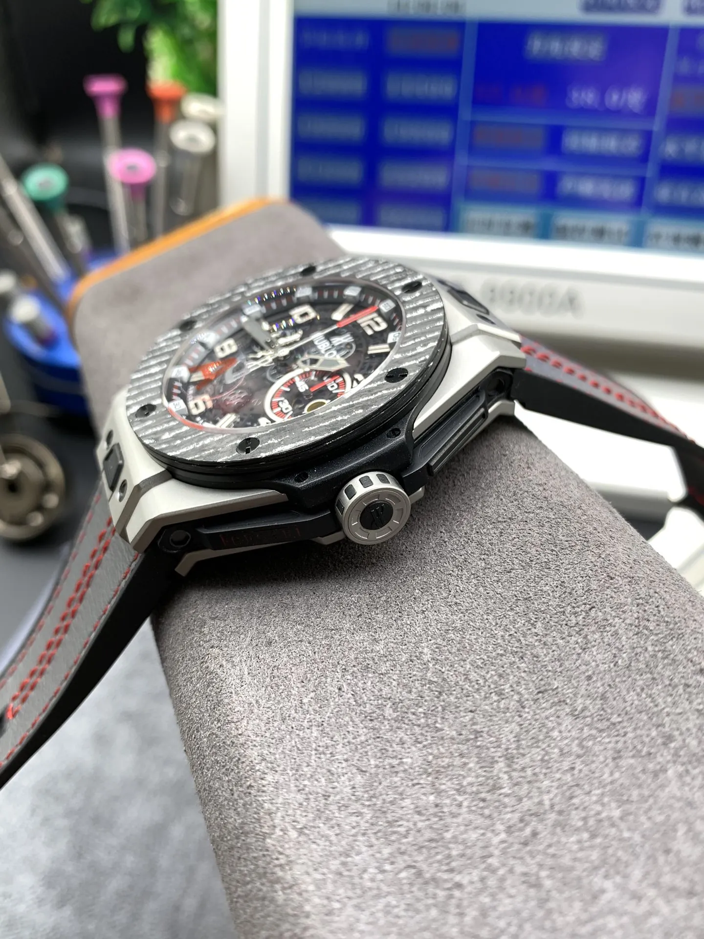 Hublot-Big-Bang-401.NJ.0123.VR-Black-Right-Side-View