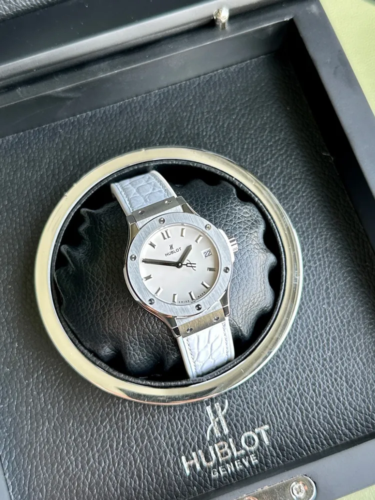 Hublot-Classic-Fusion-581.NX.2611.RX-White-Display-Image