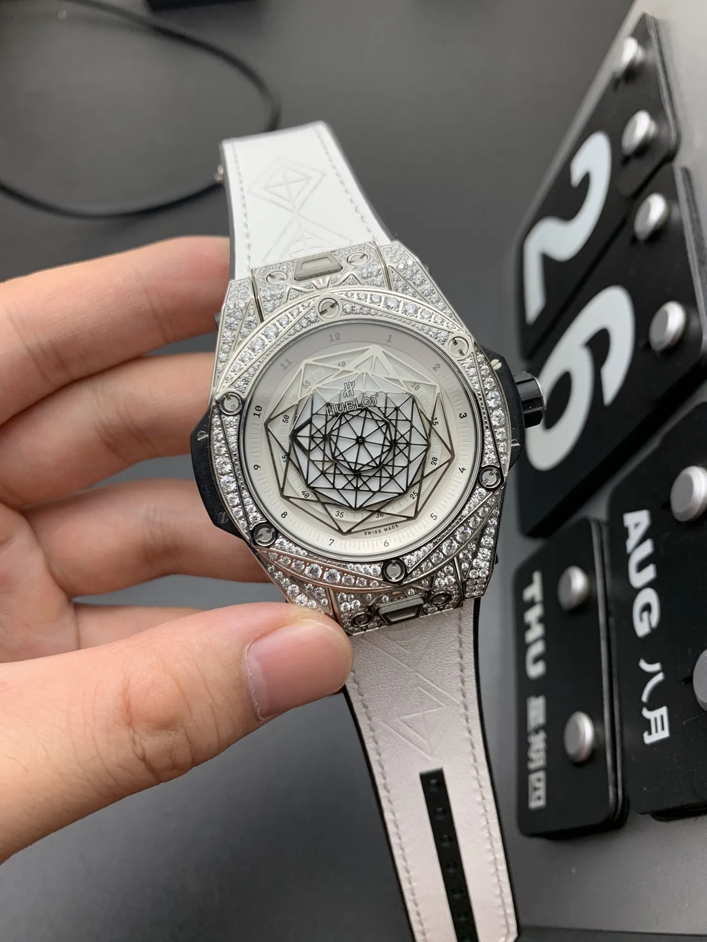 Hublot-Big-Bang-415.NX.2027.VR.1704.MXM18-White-Front-View-3