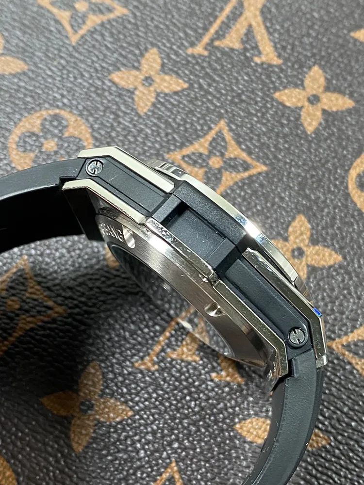 Hublot-Big-Bang-421.NX.1170.RX.1104-Black-Left-Side-View