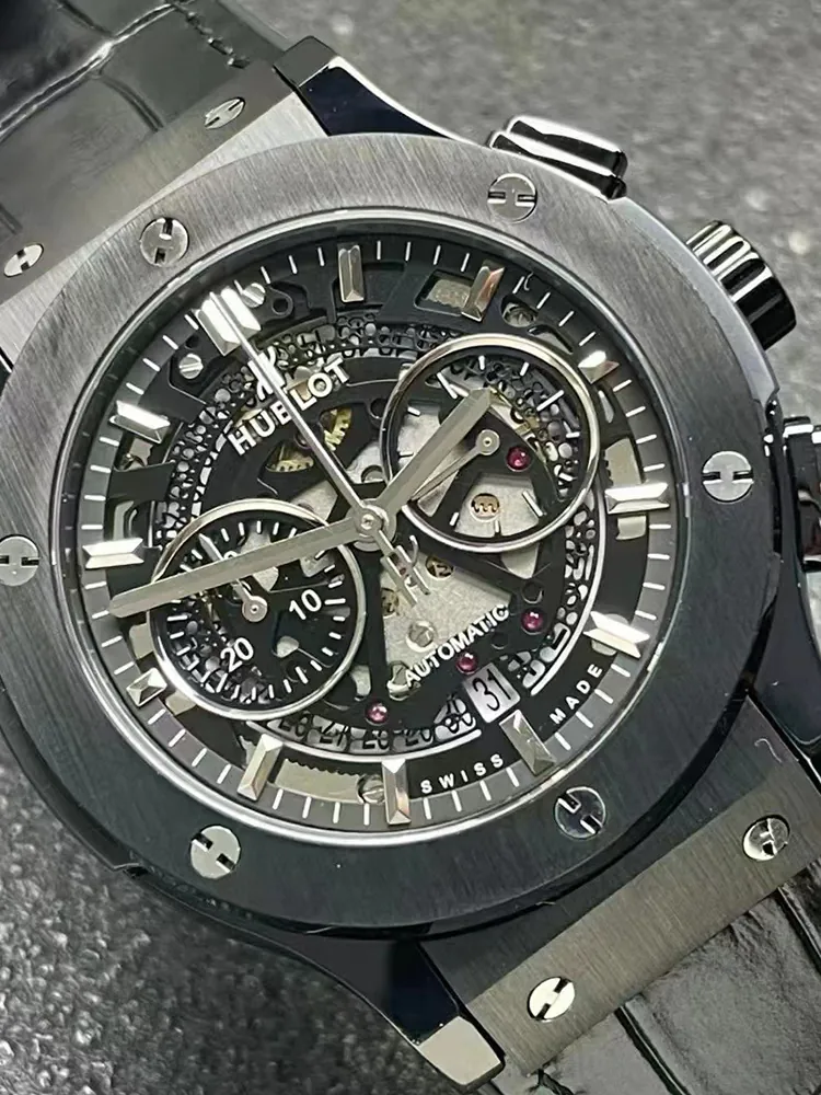 Hublot-Classic-Fusion-525.CM.0170.LR-Black-Front-View-3