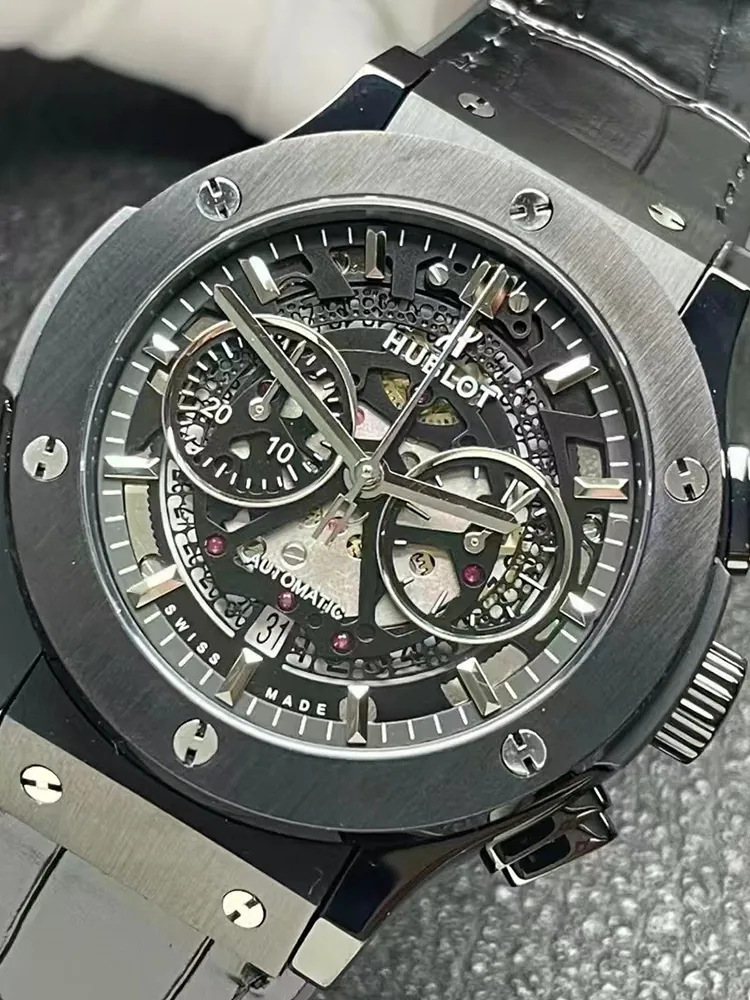 Hublot-Classic-Fusion-525.CM.0170.LR-Black-Front-View-4