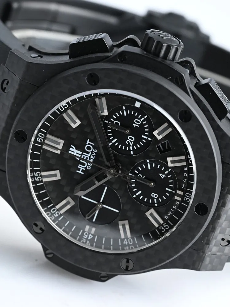 Hublot-Big-Bang-301.QX.1740.RX-Black-Detail-Images