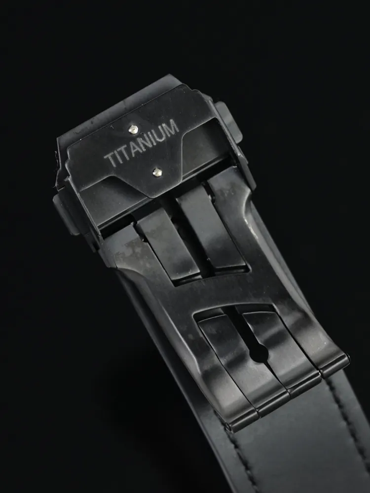 Hublot-Big-Bang-401.CX.1123.VR-Black-Buckle-3