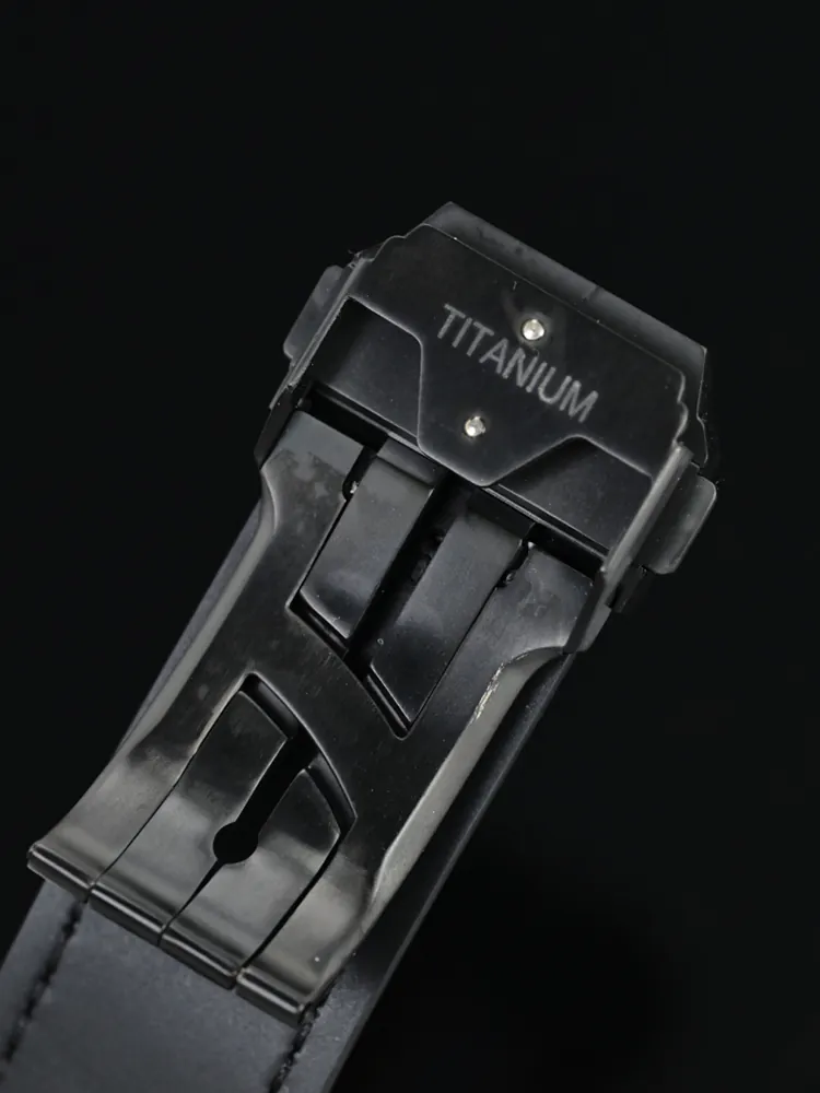Hublot-Big-Bang-401.CX.1123.VR-Black-Buckle-2