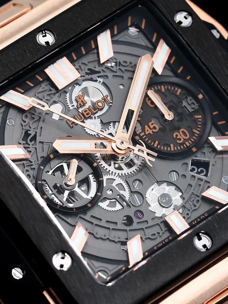 Hublot-Square-Bang-821.OM.0180.RX-Black-Dial-Detail-1