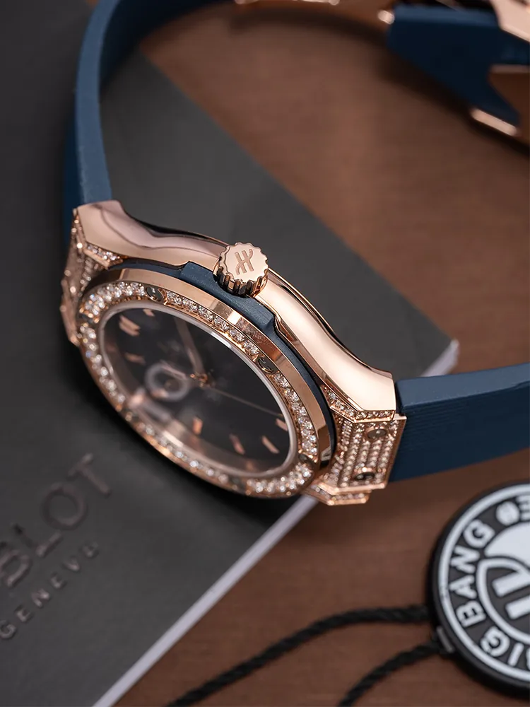 Hublot-Classic-Fusion-581.OX.1181.RX.1704-Black-Right-Side-View