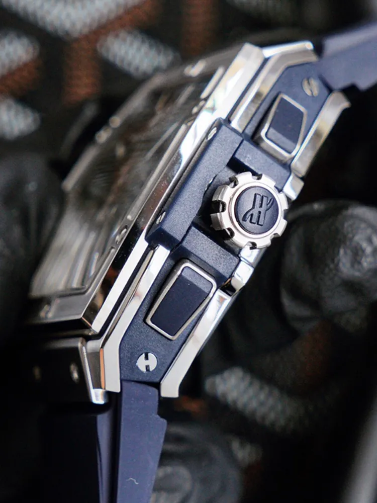 Hublot-Spirit-Of-Big-Bang-641.NX.7170.LR-Blue-Rubber-Right-Side-View
