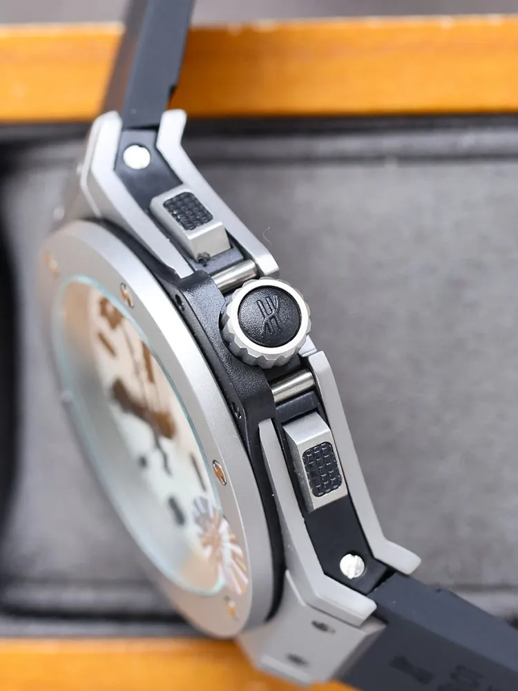 Hublot-Big-Bang-301.TI.450.RX.PLATINUM.MAT-White-Right-Side-View