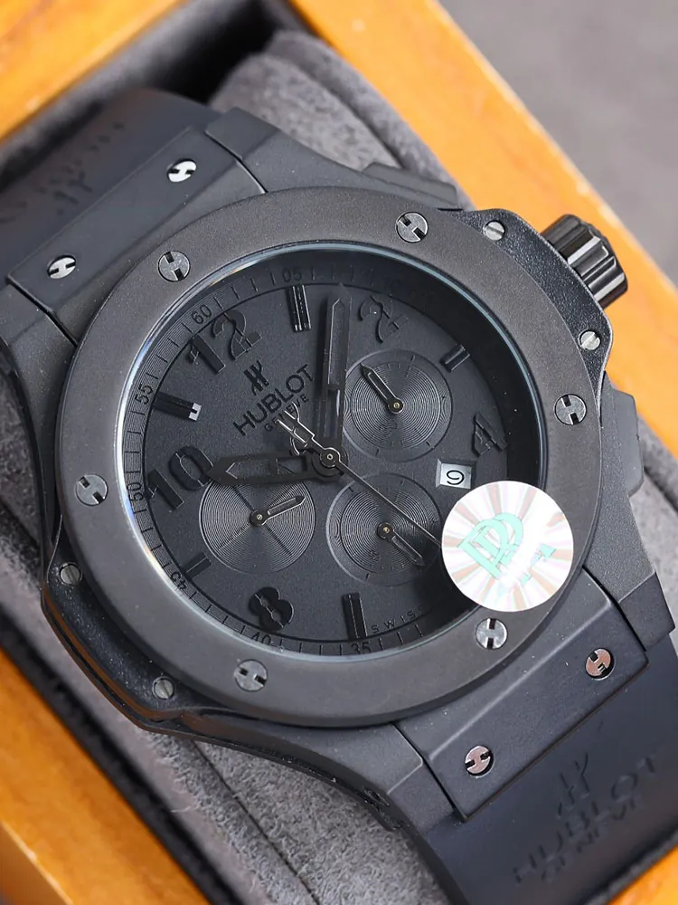 Hublot-Big-Bang-301.C1.1110.C1-Black-Dial-Detail-1
