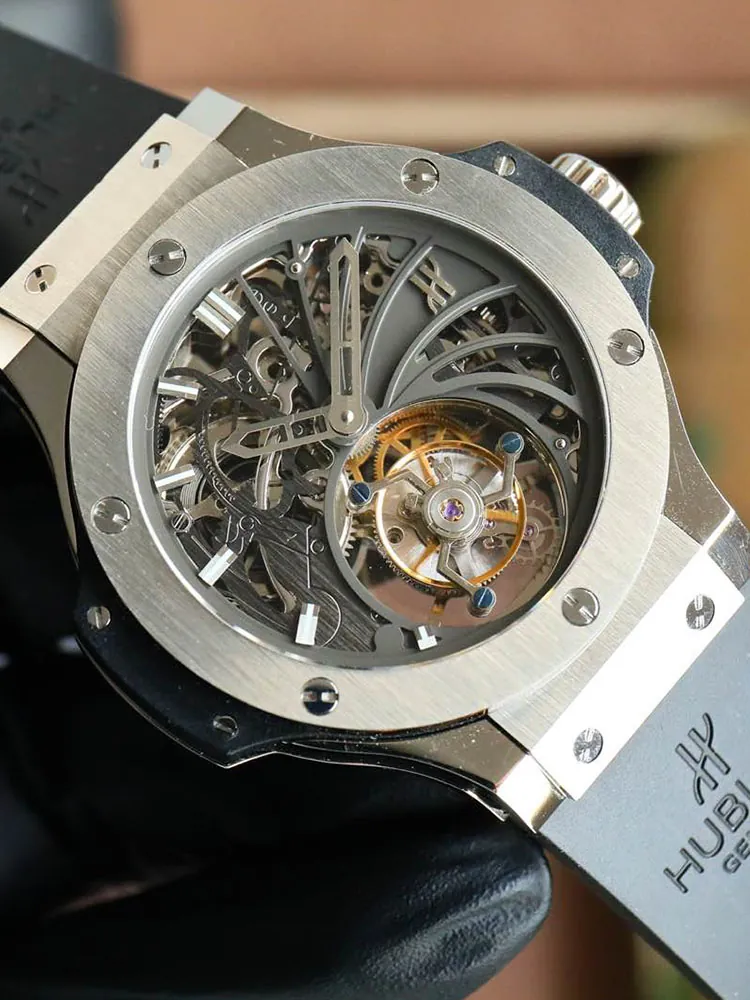 Hublot-Big-Bang-304.TX.1170.LR-Black-Detail-Images-1