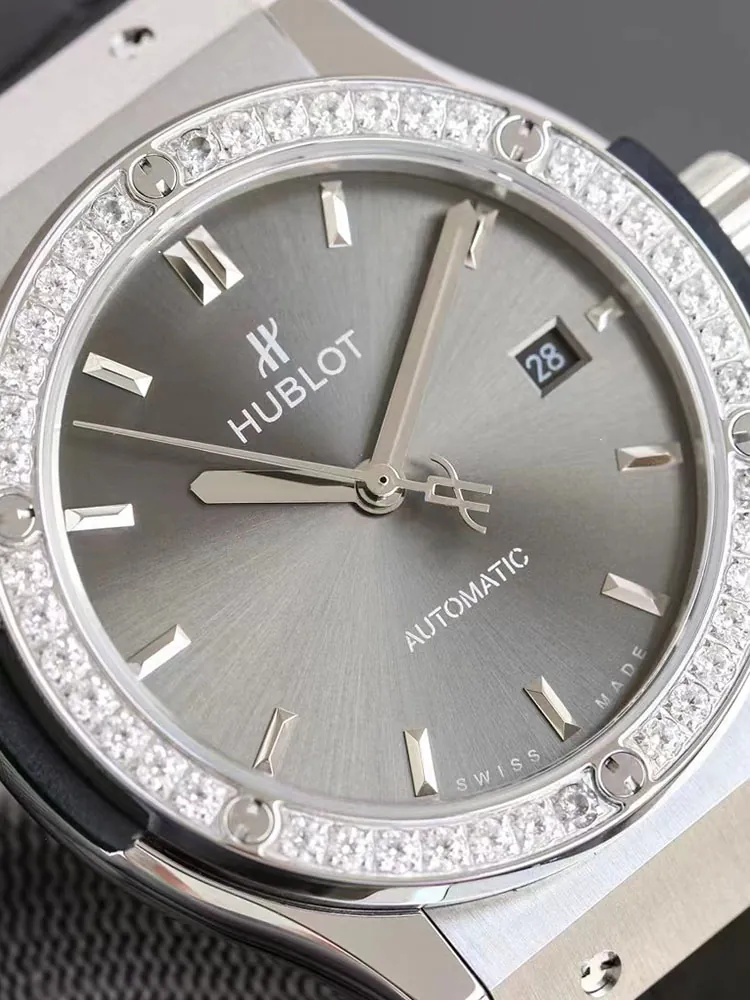 Hublot-Classic-Fusion-542.NX.7071.LR.1104-Grey-Dial-Detail-1