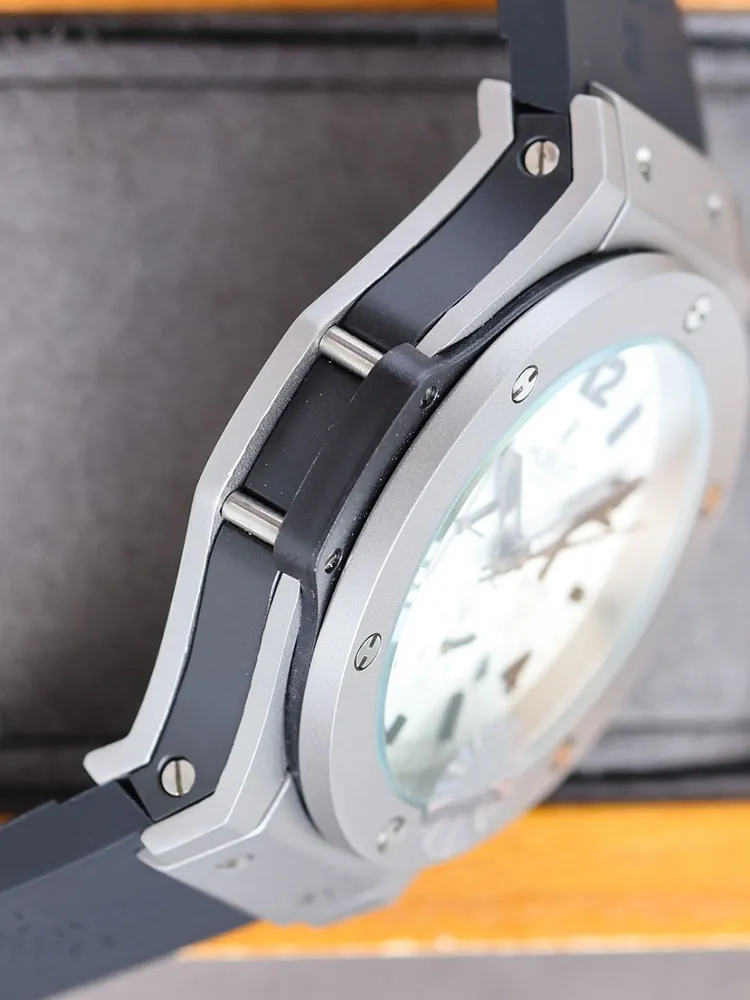 Hublot-Big-Bang-301.TI.450.RX.PLATINUM.MAT-White-Left-Side-View