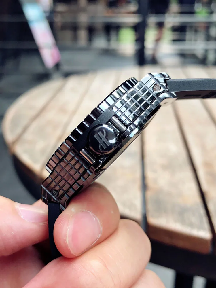 Hublot-Big-Bang-346.CX.1800.RX-Black-Right-Side-View