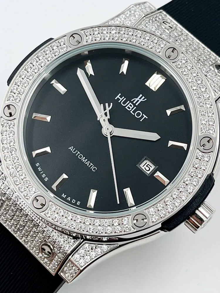 Hublot-Classic-Fusion-542.NX.1171.LR.1704-Black-Dial-Detail-1
