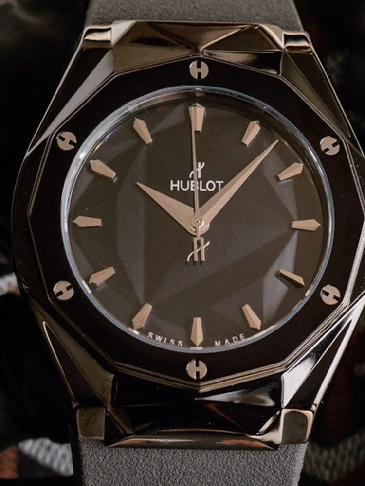 Hublot-Classic-Fusion-550.CS.1800.RX.ORl21-Black-Dial-Detail-1