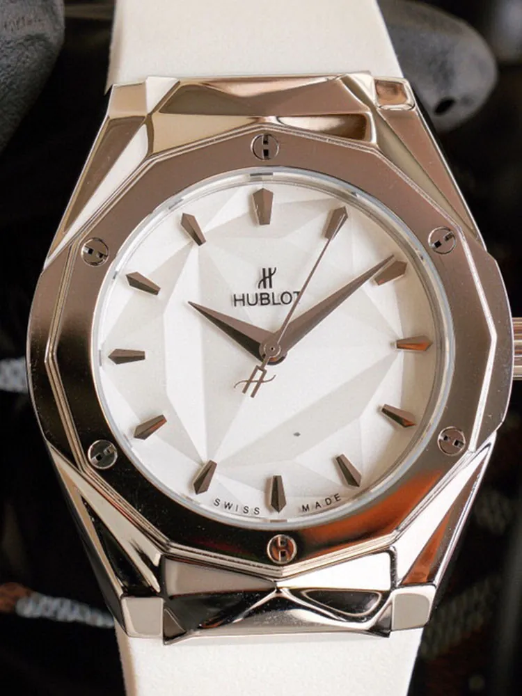 Hublot-Classic-Fusion-550.NS.2200.RW.ORL20-White-Dial-Detail-1