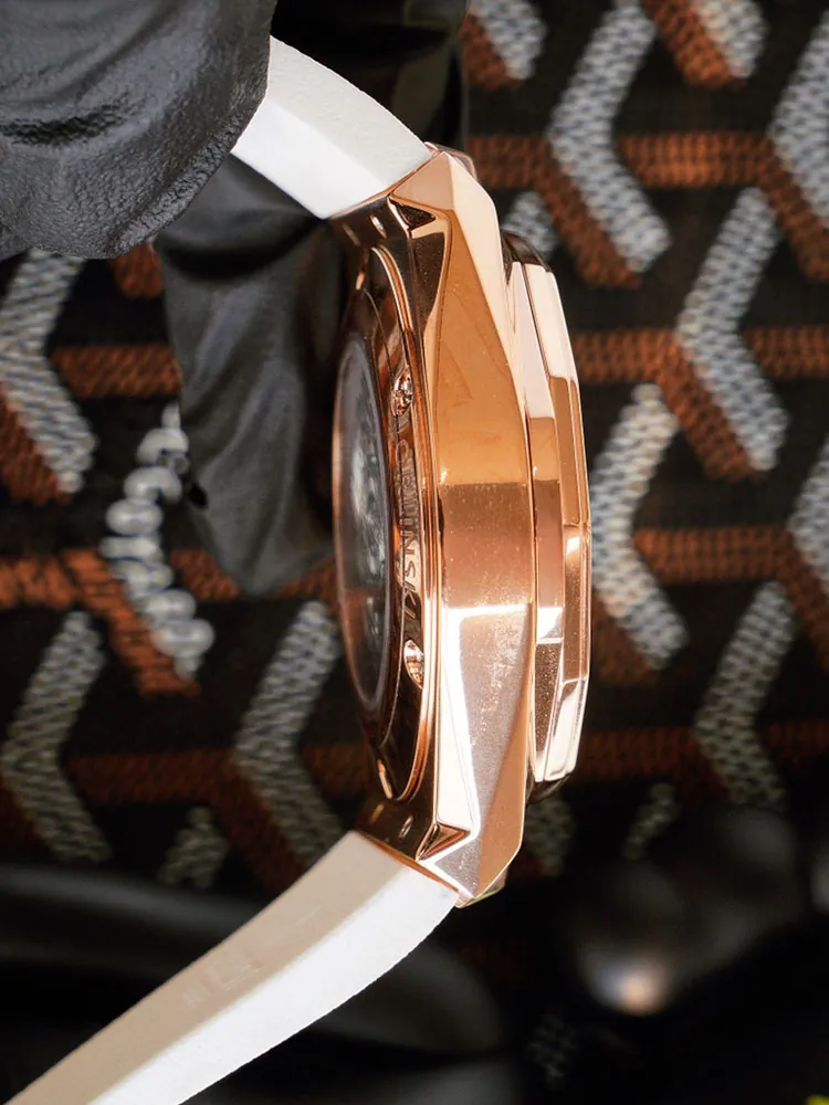 Hublot-Classic-Fusion-550.OS.2200.RW.ORL20-White-Left-Side-View
